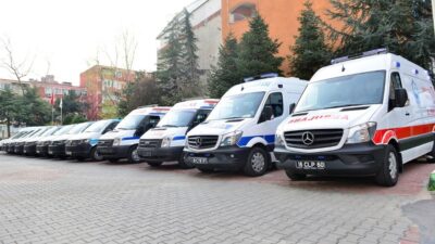 Koronavirüse karşı ambulanslar dezenfekte ediliyor