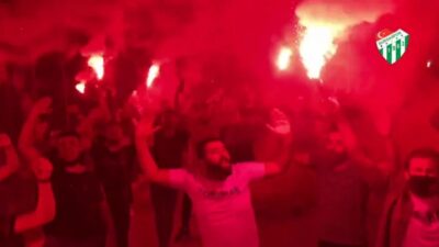 Timsah’a meşaleli karşılama…