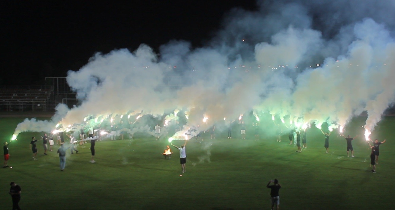 TFF'nin kararını meşale yakarak kutladılar! Bu kez taraftarlar değil... 1 mesale1