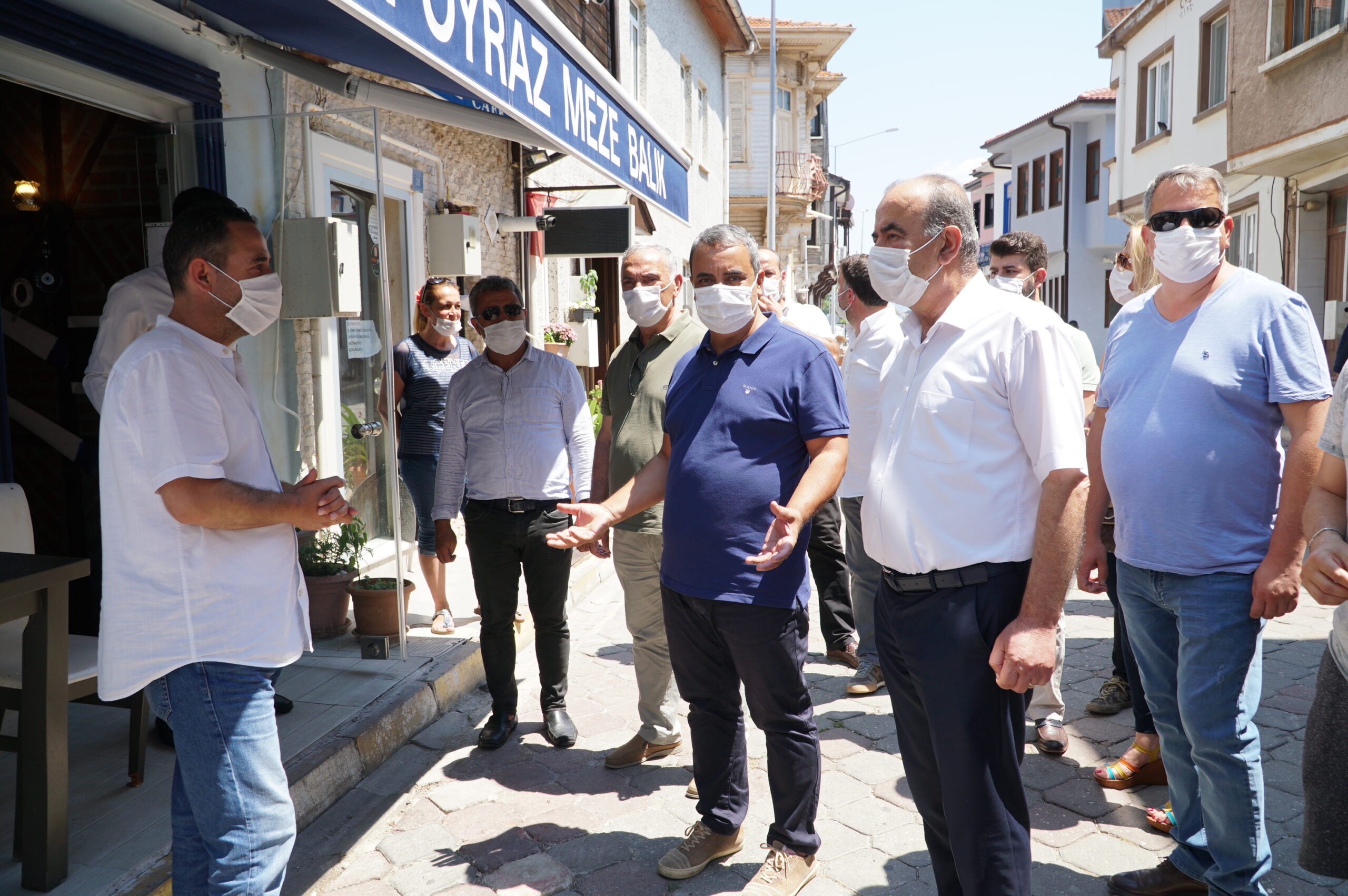 Mudanya’da ruhsat krizi çözüldü… Başkan Türkyılmaz esnafla buluştu… Mudanya’da ruhsat krizi çözüldü… Başkan Türkyılmaz esnafla buluştu…