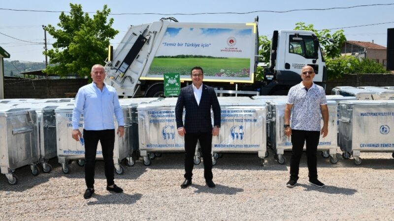 Mustafakemalpaşa’ya 500 adet çöp konteyneri hibe edildi Çevre ve Şehircilik Bakanlığı tarafından, Mustafakemalpaşa Belediyesi’ne 500 adet çöp