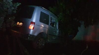 Bursa’da kontrolden çıkan araç kaza yaptı