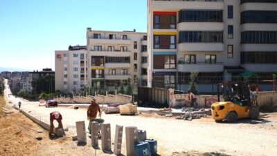 Osmangazi’de kaldırımlar yenileniyor