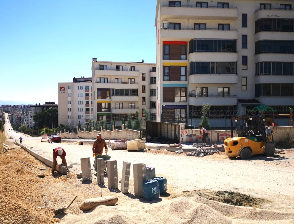 Osmangazi’de kaldırımlar yenileniyor