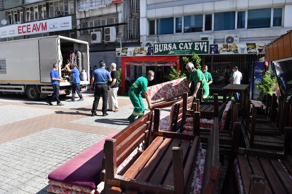 Osmangazi’de yaya yoluna kurulan çay ocağı kaldırıldı