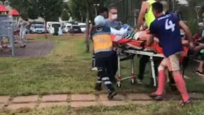 Bursa’da halı sahada kalp krizi geçiren genci sağlıkçı arkadaşları kurtaramadı