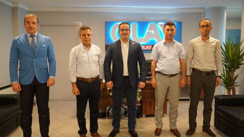 Başkan Kanar’dan övgü; OLAY’ın liderliği devam edecek… Olay Medya'nın yeni yerindeki ziyaretçilerinden biri de Mustafakemalpaşa Belediye Başkanı