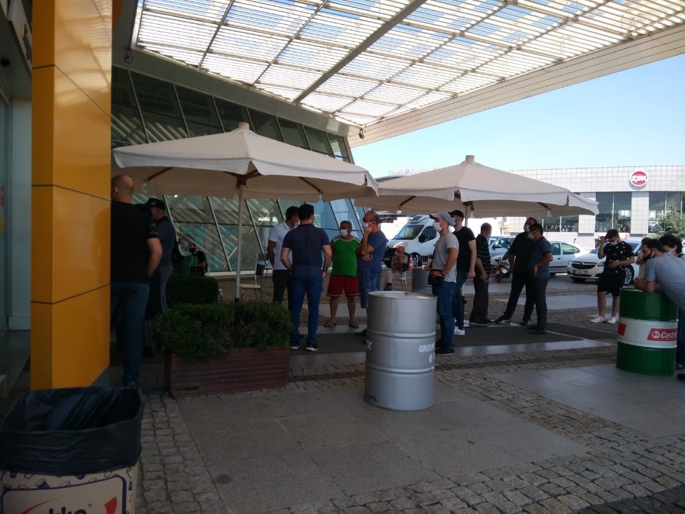 Bursa’da sıfır otomobil kuyruğu… Bursa’da sıfır otomobil kuyruğu…
