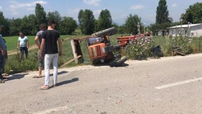 Bursa’da kamyonet, traktöre çarptı: 1 yaralı