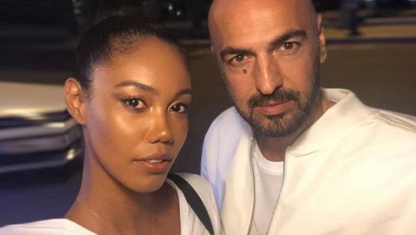 Ünlü şarkıcının mutlu günü Ünlü şarkıcının mutlu günü