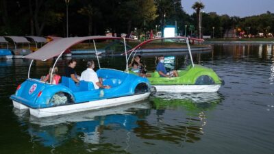 Su üstünde sinema keyfi