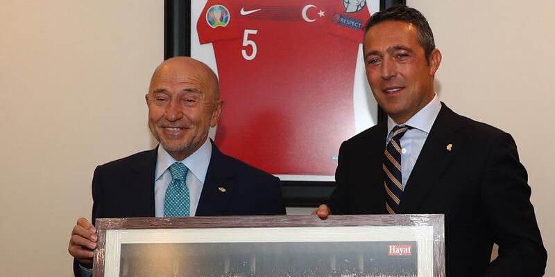 Kriz büyüyor! TFF Başkanı tazminat davası açtı… Türkiye Futbol Federasyonu Başkanı Nihat Özdemir, Fenerbahçe Başkan Vekili Semih