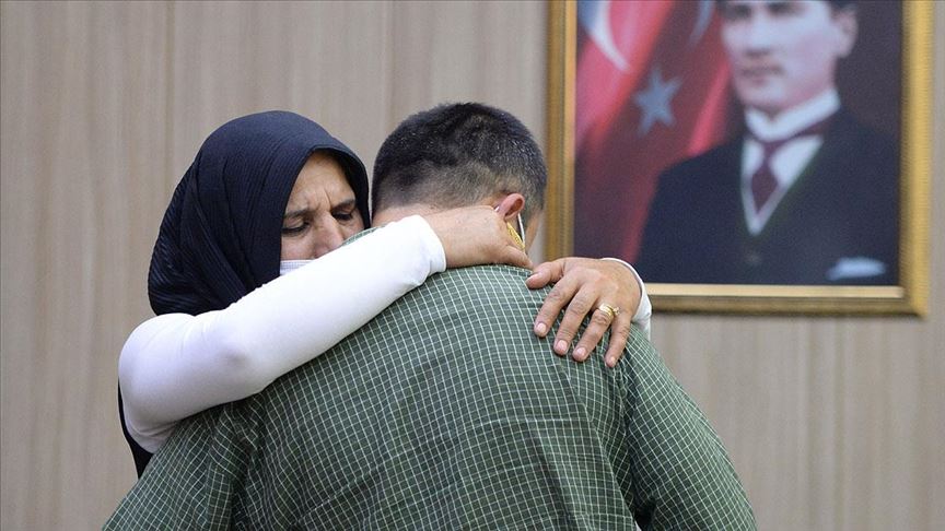 İkna edilen PKK’lı terörist Suriye sınırında teslim oldu