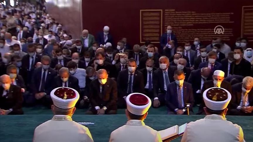 Cumhurbaşkanı Erdoğan Ayasofya’da Kur’an okudu