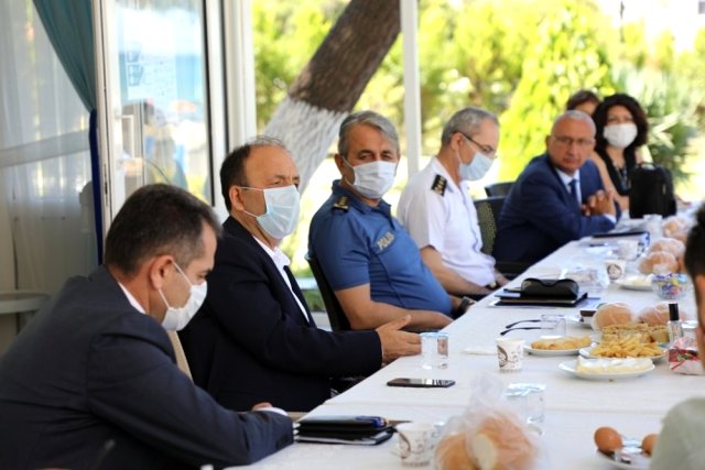 Bir ile daha yasak geldi! Toplu bayramlaşma olmayacak… Bir ile daha yasak geldi! Toplu bayramlaşma olmayacak…