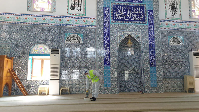 Camilerde bayram temizliği