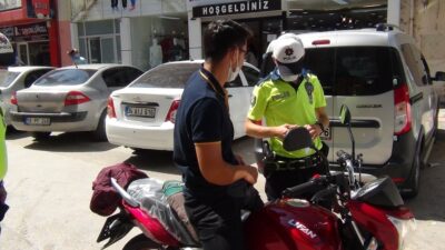 Bursa’da yeni aldığı motosikletiyle ters yöne girince ceza yedi