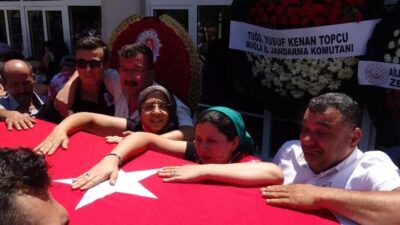 Bu acının tarifi yok… Şehit eşini, tabutunu okşayarak son yolculuğuna uğurladı