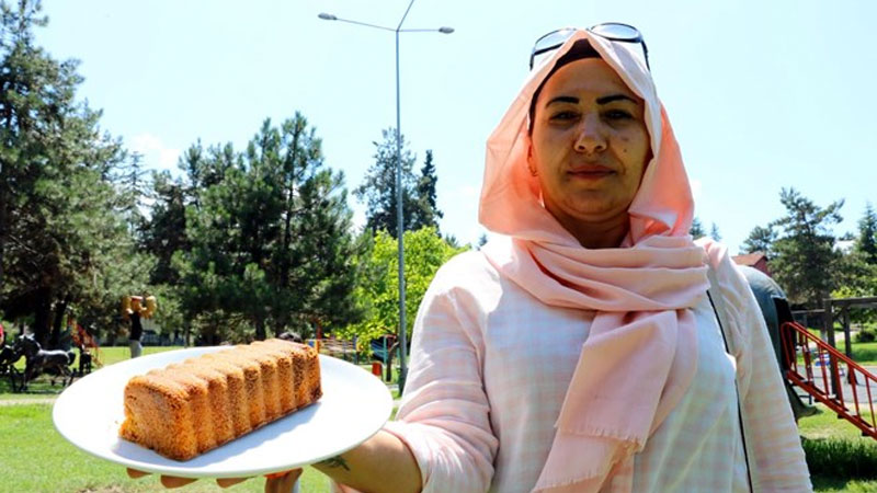 ‘Kek’ ikram etti, tazminatsız kovuldu