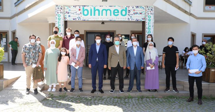 ‘Emanete’ sahip çıkan liseliler ödüllendirildi ‘Emanete’ sahip çıkan liseliler ödüllendirildi