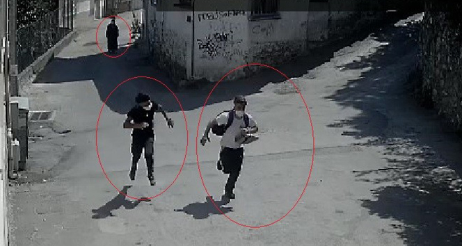 Bursa’da yolda yürüyen kadına dehşeti yaşatmışlardı! Yakalandılar Bursa’da yolda yürüyen kadına dehşeti yaşatmışlardı! Yakalandılar
