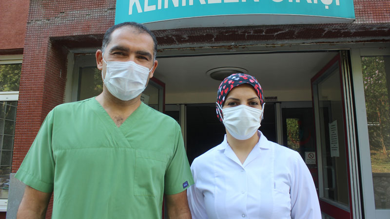 Sağlık Bakanı örnek göstermişti! Koronavirüsü yenen Bursalı sağlıkçı çiftten önemli uyarılar Sağlık Bakanı örnek göstermişti! Koronavirüsü yenen Bursalı sağlıkçı çiftten önemli uyarılar