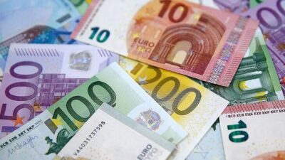 Euro Bölgesi’nde yıllık enflasyon yüzde 0,4’e çıktı