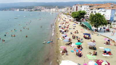 Kumla sahili bu hafta sonu da hareketli! Yine kurallara uyulmuyor