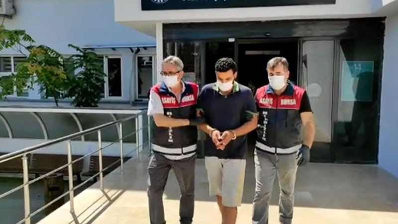 Bursa’da patronunun altın ve paralarını çalan şüpheli yakalandı Bursa’da patronunun altın ve paralarını çalan şüpheli yakalandı