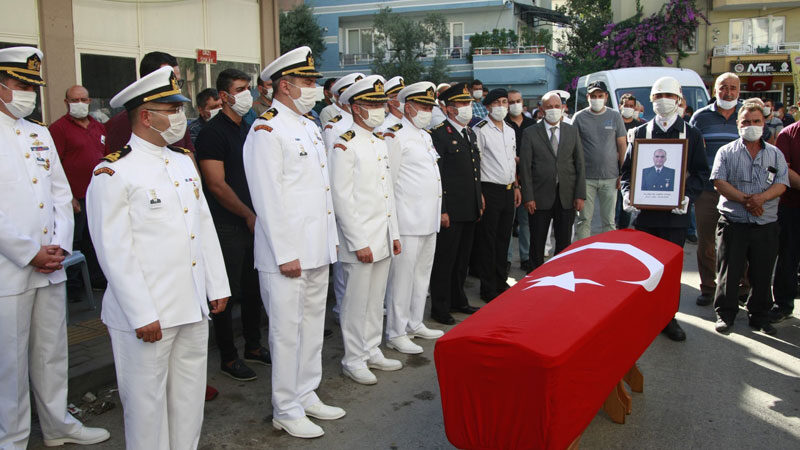 Kalbine yenik düşen yüzbaşı Bursa’da son yolculuğuna uğurlandı Ankara’da Sahil Güvenlik Genel Komutanlığı’nda görevli Yüzbaşı Ahmet Güven, evinde