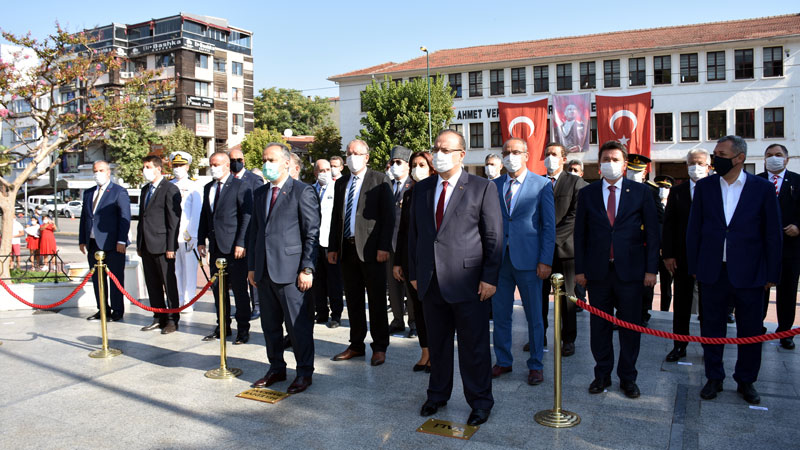 Bursa’da Büyük Zafer’in 98. yılı kutlandı Bursa’da Büyük Zafer’in 98. yılı kutlandı