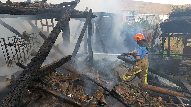 Bursa’da tarihi ev küle döndü Bursa’da tarihi ev küle döndü
