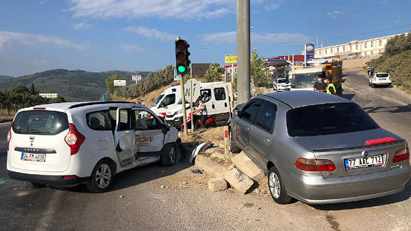Bursa’da kavşakta feci kaza