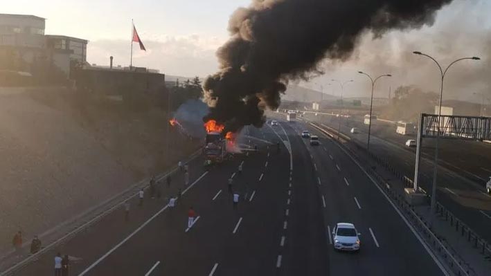 Yolcu otobüsü alev alev yandı! Faciadan dönüldü