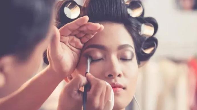 Bir makyaj 35 korona! Düğünde inanılmaz olay…