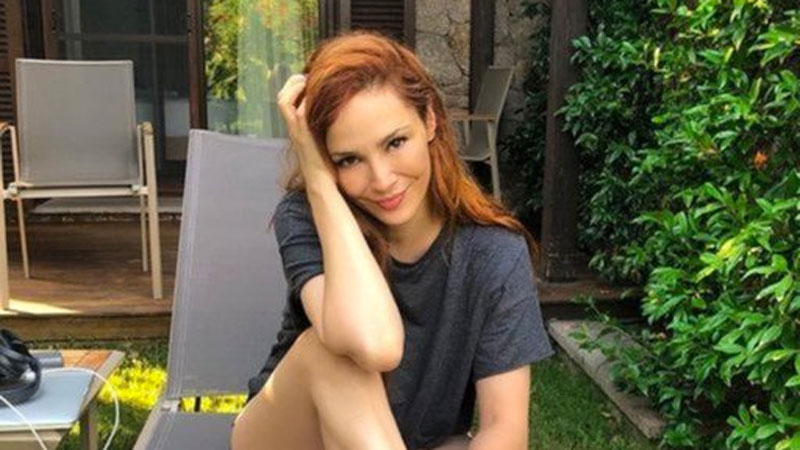 Mine Tugay kırmızı bikinisiyle sosyal medyayı salladı