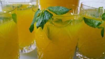 Sadece 1 yudumu yetiyor… Karaciğeri yeniliyor, karnı dümdüz yapıyor!