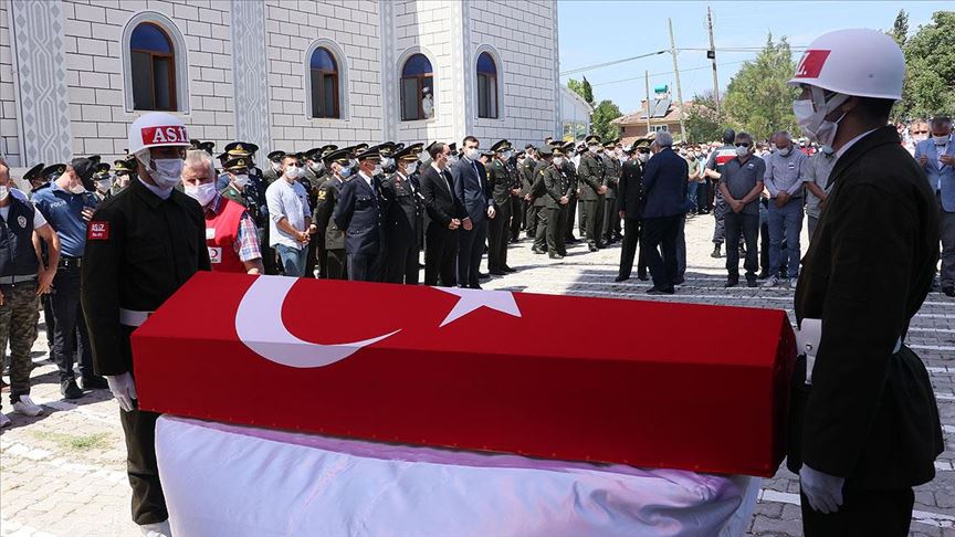 Şehit uzman çavuşa son görev