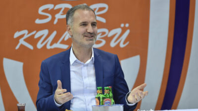 İnegöl Belediyespor’da, Belediye Başkanı Alper Taban güven tazeledi