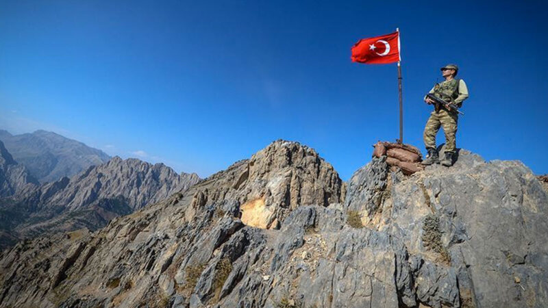 AĞRI'nın Doğubayazıt ilçesinde güvenlik güçleriyle PKK'lı teröristler arasında çıkan çatışmada