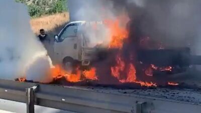 Bursa’da seyir halideki kamyonet yandı