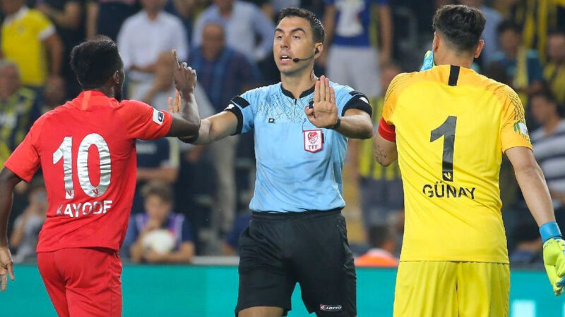 UEFA’dan Bursalı hakeme görev… Bakın hangi maçı yönetecek? Arda Kardeşler, Arnavutluk'un FK Kukesi ile Bulgaristan'ın Slavia Sofia takımları