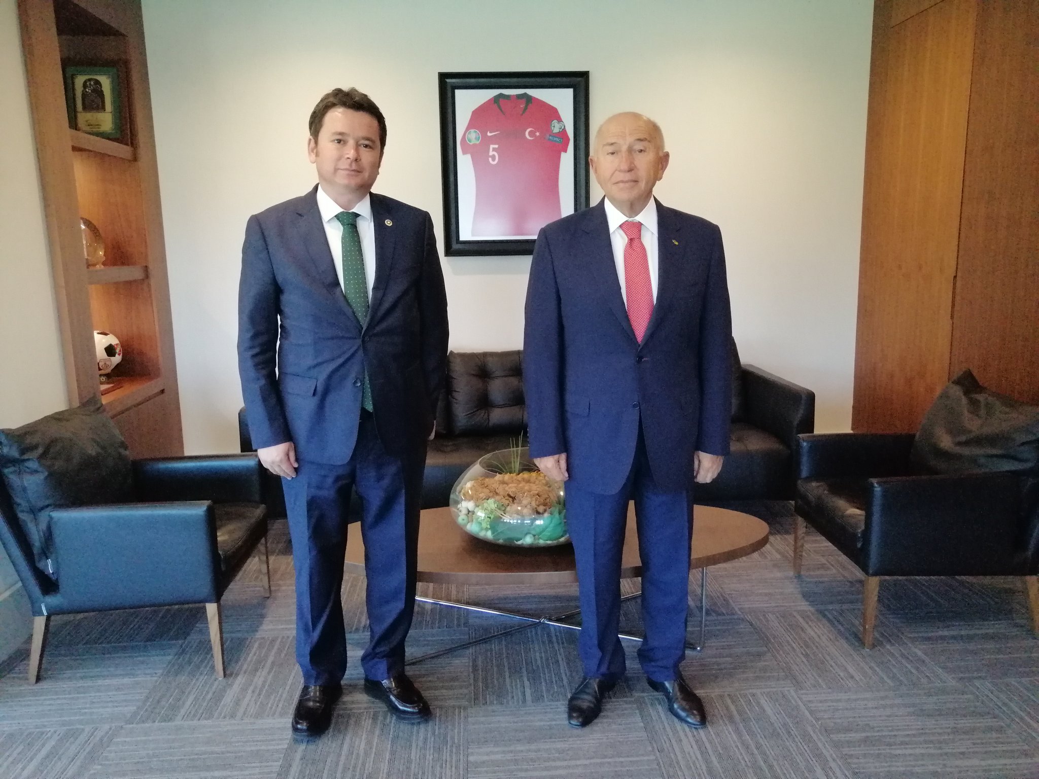 Erkan Aydın TFF’ye gitti… Özdemir’le Bursaspor’u görüştü… Erkan Aydın TFF’ye gitti… Özdemir’le Bursaspor’u görüştü…