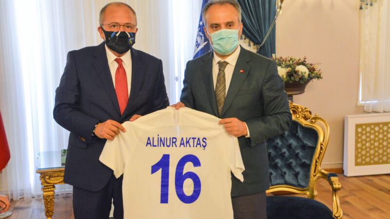 Karacabey Belediyespor yönetimi, Büyükşehir Belediye Başkanı Alinur Aktaş ve Ak