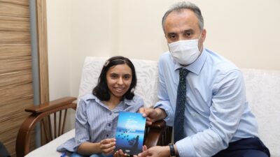 Başkan Aktaş’tan engelli yazar Zehra’ya tebrik