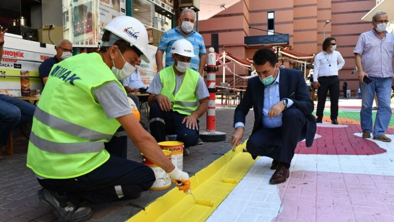 Yaya trafiğinin yoğun olduğu merkezi noktaları resimlerle süsleyen Osmangazi Belediyesi,