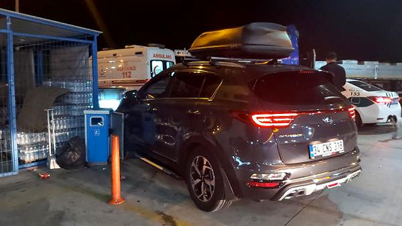 Bursa’da arka koltuktaki bebeğiyle ilgilenirken yayaya çarptı Bursa’da arka koltuktaki bebeğiyle ilgilenirken yayaya çarptı