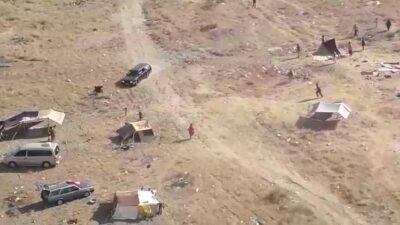 Bursa’da çılgınlık anları kamerada…Öfkesini alamadı, direksiyonu kalabalığın üzerine sürdü