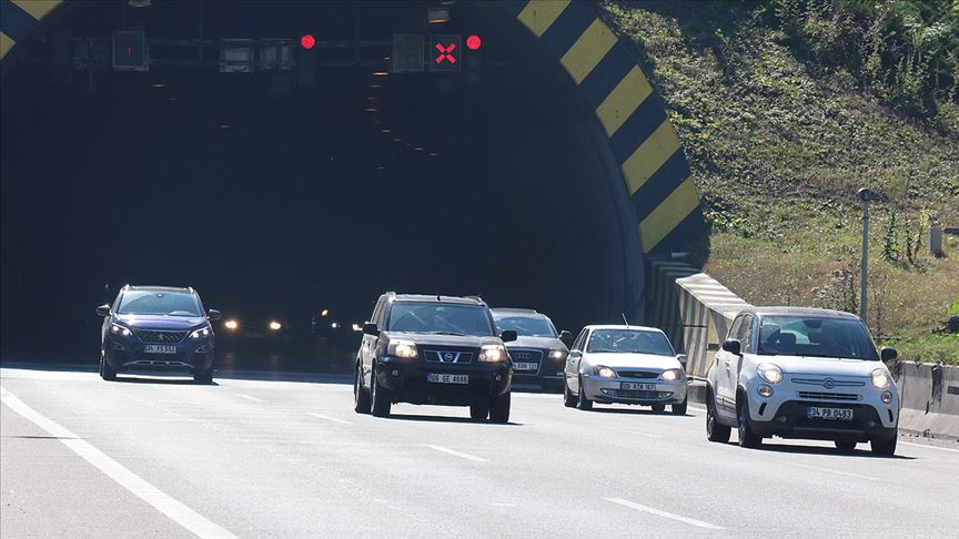 Tatilcilerin dönüş yolculuğu sürüyor