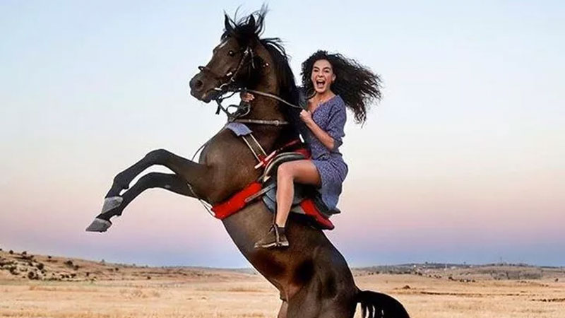 Hercai’nin Reyyan’ı Ebru Şahin şaha kalktı!